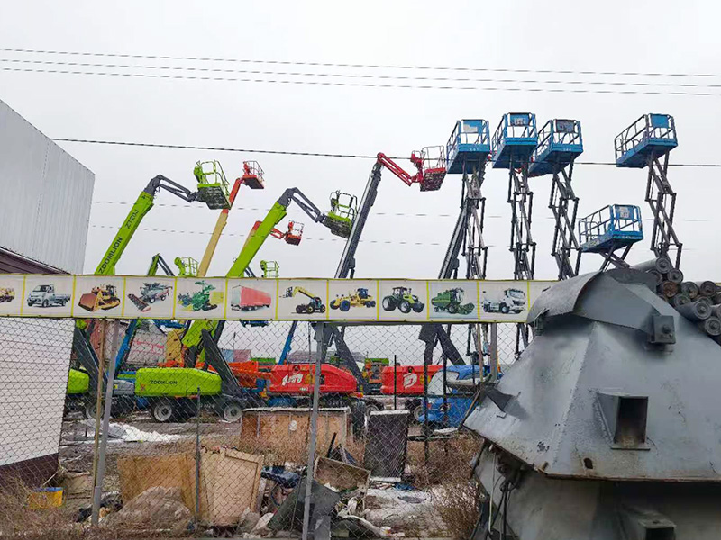Machinery service and inspection area